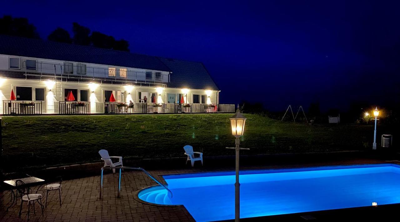 Löderup Strandbad Hotell och Restaurang Bagian luar foto